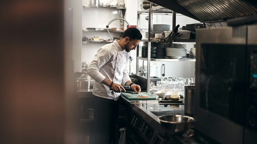 Chef en cuisine de restaurant