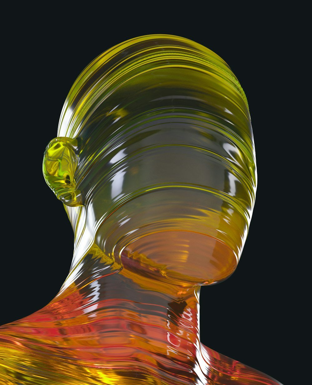 Tête humaine en verre translucide jaune-vert
